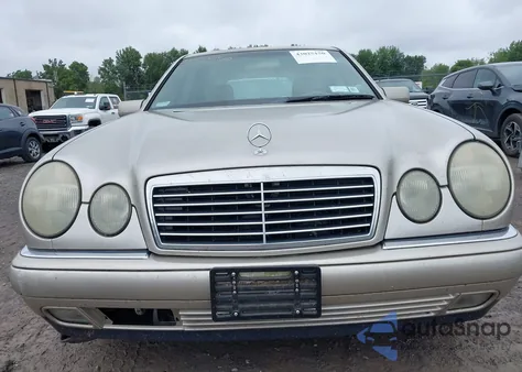 1998 Mercedes-Benz E 320 из США, поврежденный, VIN WDBJF65FXWA612579